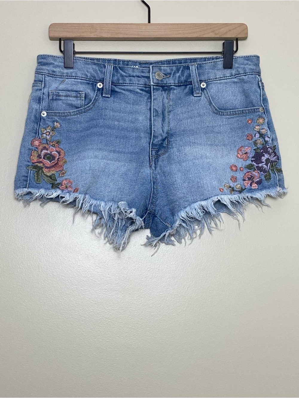 Mossimo Light Blue Denim Shorts Floral Embroidery Frayed Hem Size 10/30